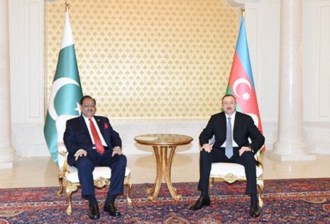 Azerbaijani, Pakistani presidents hold one-on-one meeting 